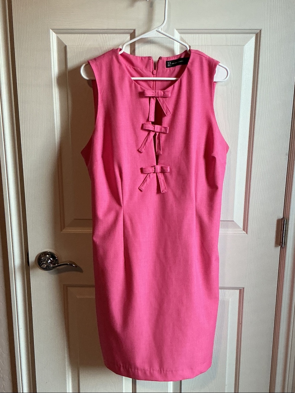 It has POCKETS! New York & Company Hot Pink Sleeveless Sheath Dress Bow Accents